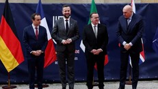 Các bộ trưởng quốc phòng tại Paris.