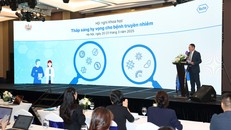 Ông Ricky He – Tổng Giám đốc Roche Việt Nam phát biểu tại hội nghị