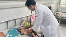 Bộ Y tế yêu cầu các cơ sở y tế chuẩn bị thuốc, vật tư, thiết bị y tế đầy đủ. Ảnh: VGP/HM.