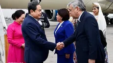 Lễ đón Chủ tịch Quốc hội Trần Thanh Mẫn và Phu nhân tại Sân bay quốc tế Islam Karimov Tashkent. Ảnh: Doãn Tấn/TTXVN.