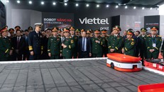 Bộ trưởng Quốc phòng Việt Nam và Trung Quốc thăm và làm việc tại công viên logistics Viettel