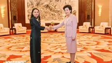 Phó Chủ tịch - Tổng Thư ký Uỷ ban Trung ương Mặt trận Tổ quốc Việt Nam Nguyễn Thị Thu Hà hội kiến với Phó Chủ tịch Chính hiệp toàn quốc Trung Quốc Hàm Huy. Ảnh: PV/Vietnam+