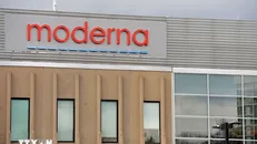 Biểu tượng của Moderna tại trụ sở ở Norwood, Massachusetts, Mỹ. Ảnh: AFP/TTXVN