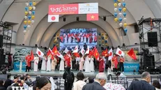 Tiết mục văn nghệ chào mừng Lễ hội Việt Nam tại Nhật Bản 2025. Ảnh: Xuân Giao/TTXVN