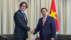 Thủ tướng Phạm Minh Chính tiếp ông Jevgeni Kabanov, Chủ tịch phụ trách về chính sách công toàn cầu của Tập đoàn Bolt. Ảnh: VGP/Nhật Bắc