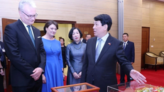 Chủ tịch nước Lương Cường và Phu nhân trao tặng phẩm chào mừng Tổng thống Litva Gitanas Nauseda và Phu nhân thăm chính thức Việt Nam. 