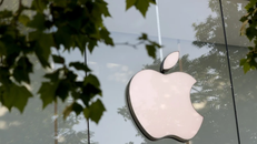 Biểu tượng Apple tại một cửa hàng ở Brussels, Bỉ. 