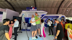 Bắt nhịp xu hướng phát triển của báo chí truyền thông số, TTXVN giới thiệu ứng dụng công nghệ "check in 360 Photo Booth" độc đáo, khách tham quan có thể sử dụng đoạn video đưa lên các nền tảng mạng xã hội, đánh dấu một trải nghiệm thú vị tại Hội Báo toàn quốc 2024. Ảnh minh họa