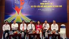 Các chuyên gia, diễn giả phiên thảo luận 10 với chủ đề "Nghị quyết 18 và yêu cầu đổi mới nhân sự báo chí"
