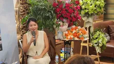 Nữ Việt kiều Tinay Yuan vừa trở về từ Singapore để giới thiệu hai cuốn sách mới về Việt Nam và Hy Lạp. Ảnh: PV/Vietnam+