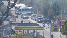 Lực lượng chức năng làm nhiệm vụ tại hiện trường vụ nổ trạm xăng ở Rome, Italy.