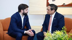 Thủ tướng Chính phủ Phạm Minh Chính gặp Tổng thống Chile Gabriel Boric Font .Ảnh: VGP/Nhật Bắc