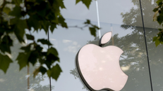 Biểu tượng Apple tại một cửa hàng ở Brussels, Bỉ.