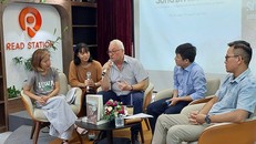 Nhà sử học Philippe Le Failler (giữa) chia sẻ về tác phẩm. Ảnh: Minh Thu/Vietnam+