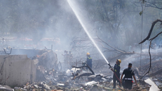 Hiện trường vụ tai nạn máy bay của hãng Air India ở Ahmedabad, bang Gujarat, Ấn Độ. 