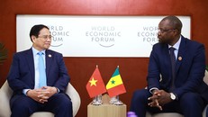 Nhân chuyến tham dự Hội nghị thường niên các nhà tiên phong lần thứ 16 của Diễn đàn Kinh tế Thế giới (WEF 16) ở thành phố Thiên Tân và làm việc tại Trung Quốc, sáng 25/6/2025, Thủ tướng Phạm Minh Chính gặp Thủ tướng Senegal Ousmane Sonko.