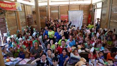 BTC chương trình cùng các em nhỏ bản Na Kho