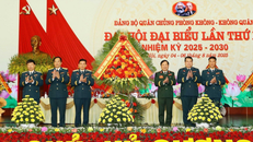 Thượng tướng Lê Huy Vịnh chúc mừng Đại hội.