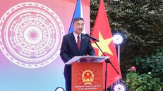 Đại sứ Dương Hoài Nam phát biểu tại buổi lễ. 