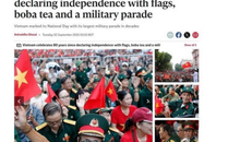 Bài báo đăng ngày 2/9/2025 trên Tờ The Independent (Anh) mô tả chi tiết Lễ kỷ niệm, diễu binh, diễu hành hành dưới sự cổ vũ nồng nhiệt của người dân trong sắc áo cờ đỏ sao vàng
