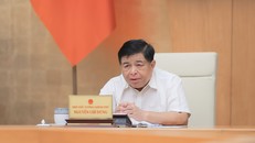 Phó Thủ tướng Nguyễn Chí Dũng đề nghị việc lựa chọn sản phẩm công nghệ chiến lược phải tính đến sự sẵn sàng của doanh nghiệp, yếu tố phát triển lâu dài ra thị trường thế giới, để đuổi kịp, tiến cùng và vượt lên ở một số lĩnh vực. Ảnh: VGP/Thu Sa