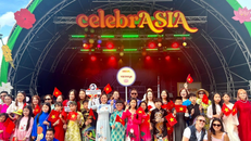 Đoàn Việt Nam tham gia biểu diễn và diễu hành tại lễ hội