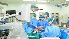 Các bác sỹ thực hiện ca ghép gan cho bệnh nhân