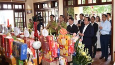 Lễ dâng hương tưởng nhớ Chủ tịch Hồ Chí Minh nhân kỷ niệm 56 năm ngày mất của Người và chào mừng tổ chức thành công Đại lễ kỷ niệm 80 năm Cách mạng tháng Tám Quốc khánh mùng 2/9/2025 đã được tổ chức trang trọng tại Đền thờ Bác Hồ trên đỉnh núi Vua, Vườn Quốc gia Ba Vì. Ảnh: VGP/Trần Mạnh