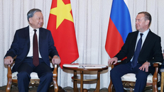 Tổng Bí thư Tô Lâm gặp Chủ tịch Đảng Nước Nga Thống nhất, Phó chủ tịch Hội đồng An ninh Liên bang Nga Dmitry Medvedev.