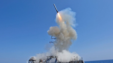 Tên lửa hành trình Tomahawk được phóng từ tàu khu trục USS Barry trên Địa Trung Hải.
