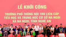 Tổng Bí thư Tô Lâm tặng quà cho các gia đình khó khăn, gia đình chính sách xã Na Ngoi