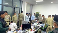 Trong cao điểm chiến dịch, chính quyền Đô thành Phnom Penh phối hợp cùng các cơ quan hữu quan triệt phá nhiều địa điểm được sử dụng làm trung tâm lừa đảo trực tuyến tại các quận trung tâm thủ đô Phnom Penh, bắt giữ hàng trăm nghi phạm, tịch thu nhiều vật chứng