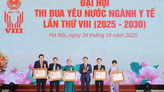 Phó Thủ tướng Lê Thành Long trao Huân chương Lao động cho 5 tập thể thuộc Bộ Y tế.