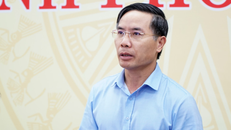 Chủ tịch UBND thành phố Đà Nẵng Phạm Đức Ấn báo cáo tình hình thiệt hại mưa lũ.