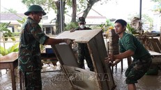 Một ngôi nhà của người dân xã Hoà Thịnh (tỉnh Đắk Lắk) bị hư hỏng nặng do mưa lũ. Ảnh: Tường Quân/TTXVN.