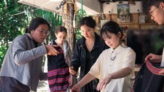 Nhóm các bạn trẻ GenZ đến từng bản làng của đồng bào Cơ Tu tại Đà Nẵng để tìm hiểu, khám phá văn hoá.