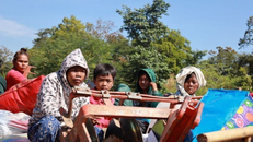 Người dân Campuchia ở tỉnh Preah Vihear, giáp giới với Thái Lan sơ tán tránh xung đột, ngày 8/12/2025