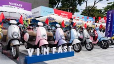 Xe máy điện lên ngôi - xe máy xăng hết thời “làm giá”: Người tiêu dùng hưởng lợi kép