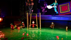 Vở diễn “Âm vang đồng quê” sẽ mang các nhân vật trong boardgame “RỐI GENZ” lên sân khấu, hoàn thiện hành trình trải nghiệm rối nước cho giới trẻ. 