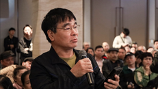 Người dân bị thu hồi đất để thực hiện dự án phát biểu ý kiến. 