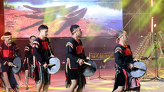 Đội chiêng đến từ các địa phương tỉnh Lâm Đồng biểu diễn tại Đêm hội. 