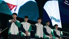 Năng lượng bùng nổ: 6 tiếng khán giả hò reo không ngớt trong buổi fan meeting của T1 tại Hà Nội