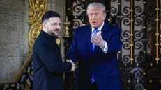 Tổng thống Mỹ Donald Trump và Tổng thống Ukraine Volodymyr Zelensky trong cuộc gặp ngày 29/12.