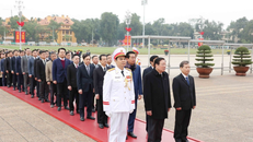 Đoàn cán bộ ngành nội chính Đảng vào Lăng viếng Chủ tịch Hồ Chí Minh. 