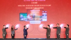 Các đại biểu thực hiện nghi thức bấm nút ra mắt Chuyên trang.