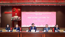 Bí thư Thành ủy Hà Nội Nguyễn Duy Ngọc và các đồng chí Thường trực Thành ủy chủ trì hội nghị. 