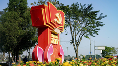 Rực rỡ cờ, hoa chào mừng Đại hội XIV của Đảng