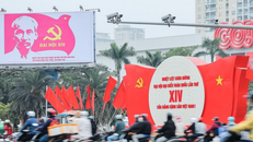 Không khí chào mừng Đại hội lan tỏa qua từng panô, bảng tuyên truyền trên đường phố Hà Nội.