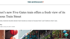 Bài viết trên báo "The Australia" nhận định tàu “Hà Nội 5 Cửa Ô” mang đến góc nhìn mới mẻ về “Phố Đường tàu” của Việt Nam.