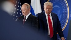 Tổng thống Mỹ Donald Trump và Tổng thống Nga Vladimir Putin trong một cuộc họp báo tại Alaska, năm 2025.